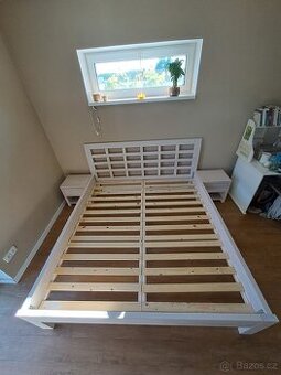 MANŽELSKÁ POSTEL Z MASIVU BUK 180x200 SE 2 NOČNÍMI STOLKY