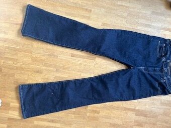 Nové modré džíny Levi Strauss