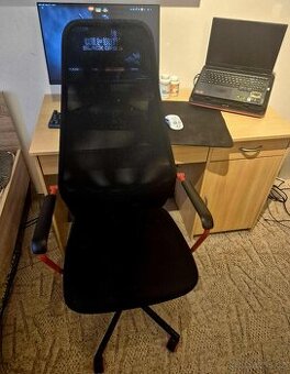 IKEA HUVUDSPELARE – herní židle (černá/červená) + podsedák - 1