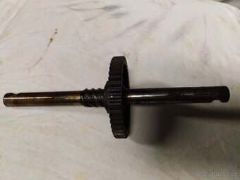 hlavní startovací hřídel na jawetu