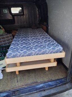 Prodám dřevěné postele, pěkný stav, pevná konstrukce