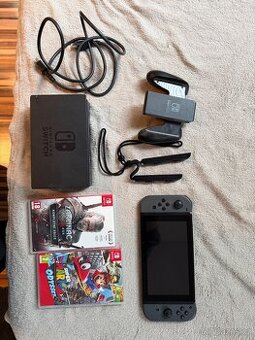 Nintendo Switch + 2 hry