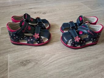 Holčičí botičky, sandálky vel. 22, 23