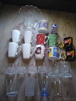 Mísa, dóza, slánka, hrnky, sklenice/ vše 300,-
