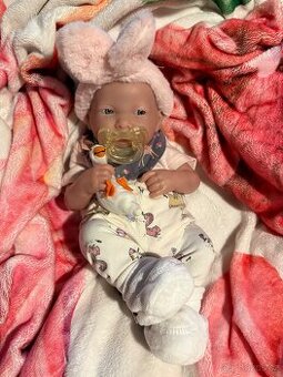 Realistická panenka-miminko, podobná Reborn