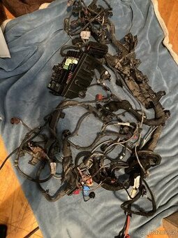 Kompletní elektroinstalace u motoru