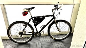 Dvě starší kola Leader Fox a příslušenství