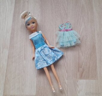 02 - Panenka "BARBIE" + náhradní šaty