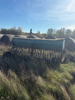 Secí stroj na opravu