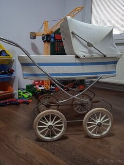 Retro kočárek na panenky