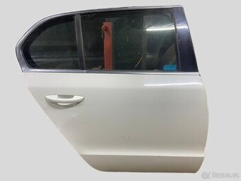 Pravé zadní dveře Škoda Superb 2 liftback bílé 1026