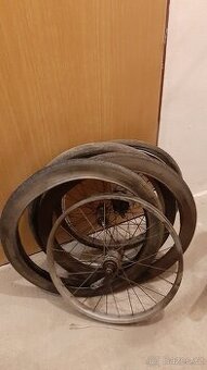 Ráfky a pláště na Esku