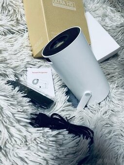 Smart projekce HY300