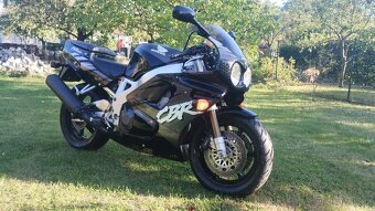 Honda CBR 900RR SC28