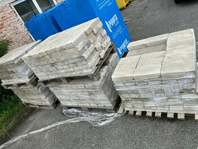 Cihla vápenopísková bílá