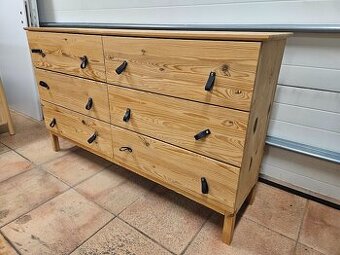 Dřevěné skříně