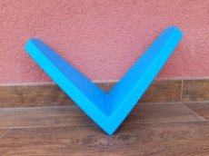 Polička plastová rohová