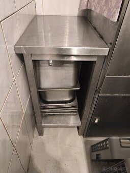 Gastro set: 2x nerezový stôl + 2x nerezová polica (koreniny/