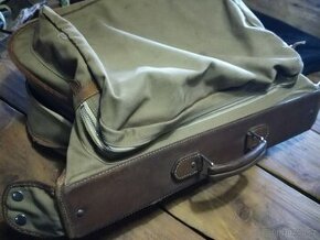 Starý vojenský kufr