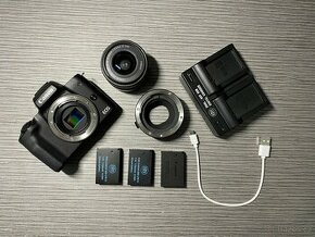 Canon EOS M50 + setový Canon 15-45mm, 3x baterka, EF adaptér