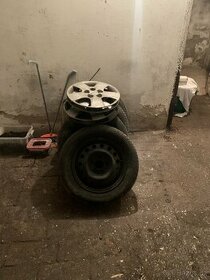 plechové disky 5x114,3 s poklicemi a zimnimi pneu na dojetí