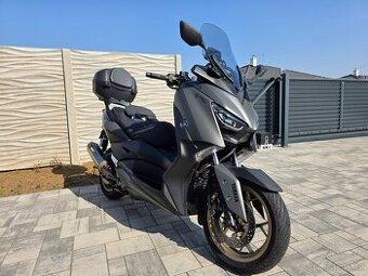 Yamaha XMAX 300 - Akrapovič, navigace, TOP STAV