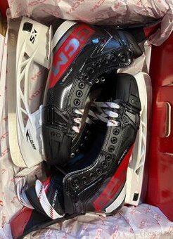 Hokejové profi brusle CCM Jetspeed FT6