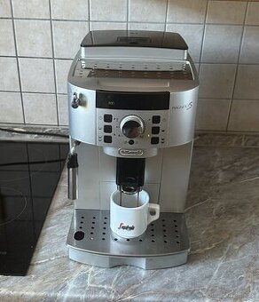 DELONGHI automatický kávovar - TOP STAV -