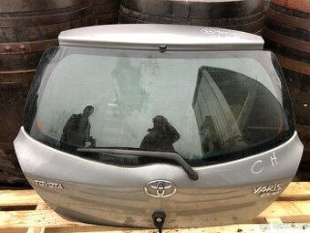 Páte dveře Yaris 2006-2012