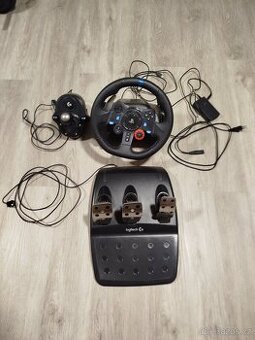 Podám herní volant Logitech G29+řadící páku
