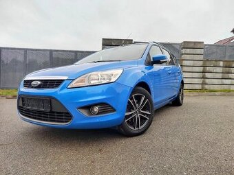 Focus combi 1.6i,klima,vyhř.okno,Alu 16,serviska,nov. Stk.