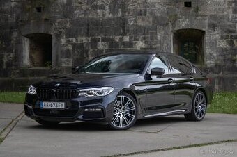 BMW Rad 5 540i xDrive A/T.