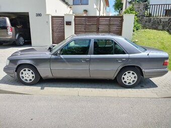Mercedes Benz W 124 250 D - 1