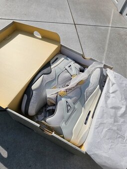 AIR JORDAN