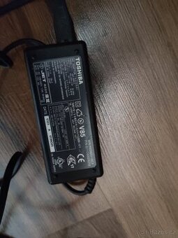 Nabíječka na toshiba