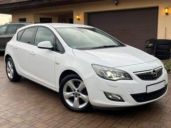 Opel Astra 1.6 i 85kW Xenon Tempomat Serviska