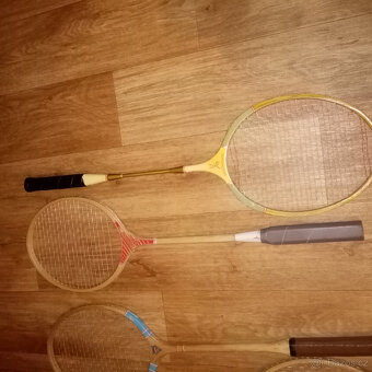 Prodám  staré rakety na benbinton - dřevěné