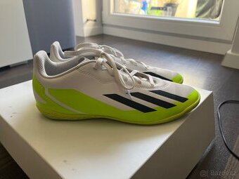Adidas fotbalové boty do haly velikost 38