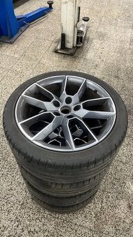 PNEU 225/40R18