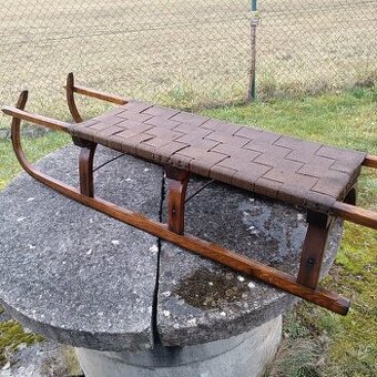 Staré historické sáňky