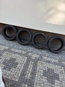 Zimní pneu 215/45 R18