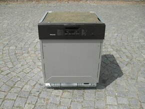 MIELE VESTAVNÁ MYČKA,PŘIHRÁDKA NA PŘÍBORY,LCD,TURBO,TOP ZNAČ