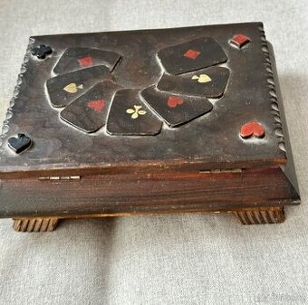 Dřevěná krabička na karty