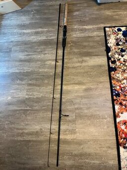Přívlačový prut Sasori Medium Spin 240 cm (10–30 g)