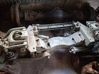 přední + zadní náprava Avia