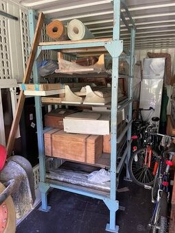 Skladový masivní regál