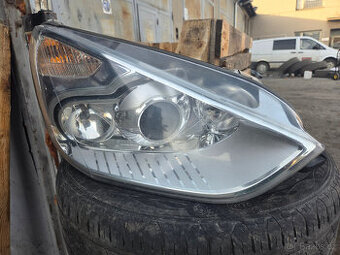 Ford Smax, Galax světlomety xenony