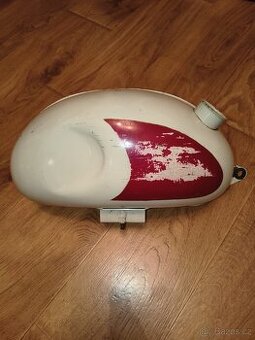 Vyměním nádrž stadion s22 vývoz,export  za chromovou