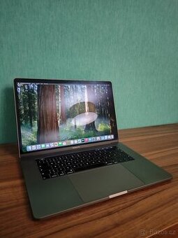 MacBook Pro 15 2018 | i7 • 16GB • 256GB