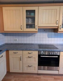 Venkovská krémová kuchyně se spotřebiči,6023